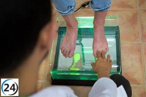 El Dr. Aitor Pérez, de la UCAM, alerta sobre el uso excesivo de chanclas en verano y brinda consejos prácticos.