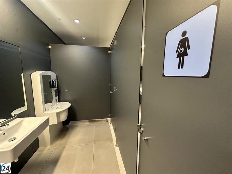 Aeropuerto de Murcia inaugura baños especializados para ostomizados.