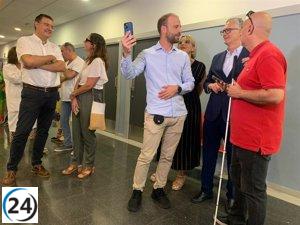 Centros de atención primaria mejoran con señalización para discapacitados.