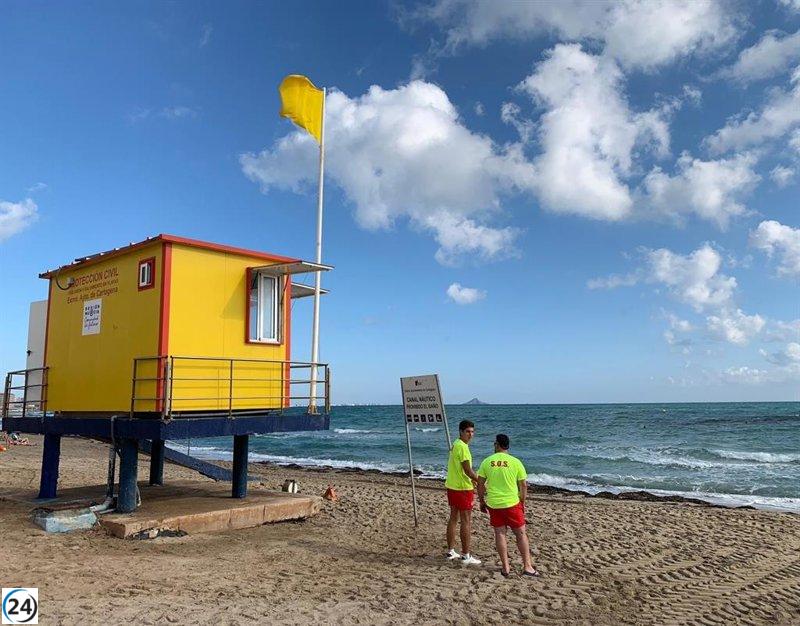 Bandera amarilla ondea en las playas de Cartagena y San Javier este miércoles.