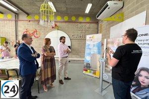 Startup cartagenera crea asistente multilingüe para atención al cliente en persona.