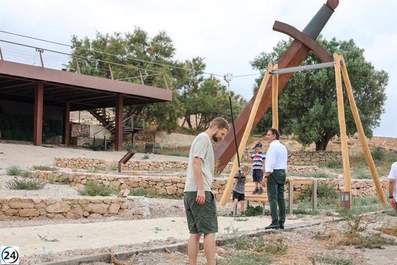 Lorca inaugura un parque infantil en el Castillo.