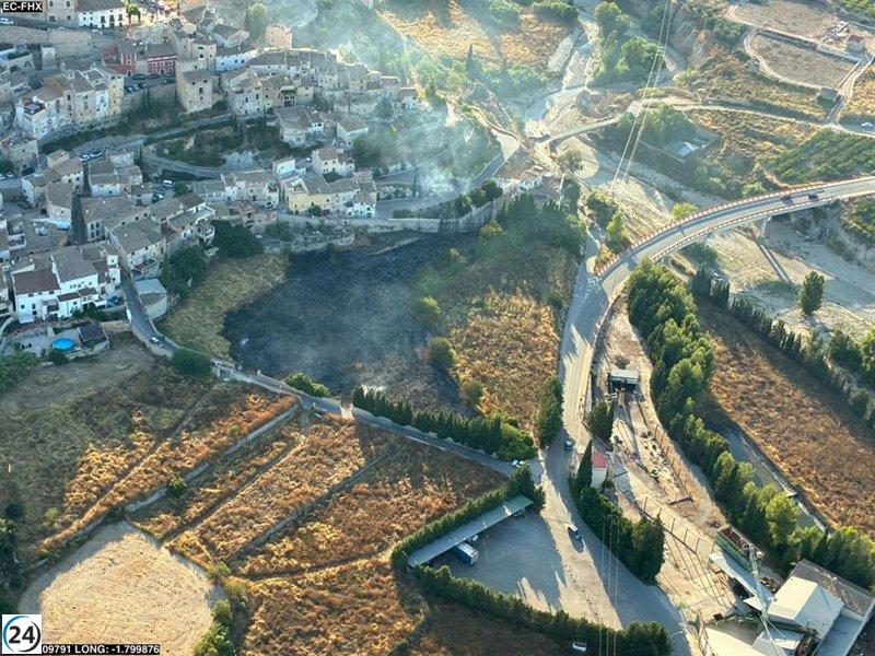 Incendio devora 3.000 m2 de matorral cerca de la Plaza Vieja en Cehegín.