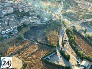 Incendio devora 3.000 m2 de matorral cerca de la Plaza Vieja en Cehegín.
