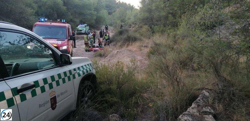 Ciclista sufre lesiones en ruta montañosa cerca de la Ermita del Palmeral, Murcia.