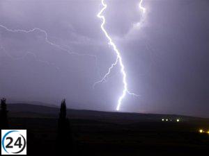 Alertan sobre tormentas y lluvias intensas de hasta 15 litros en el Noroeste este viernes.