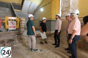 Restauración del Palacio Almodóvar revela parte de la muralla medieval y un foso oculto.