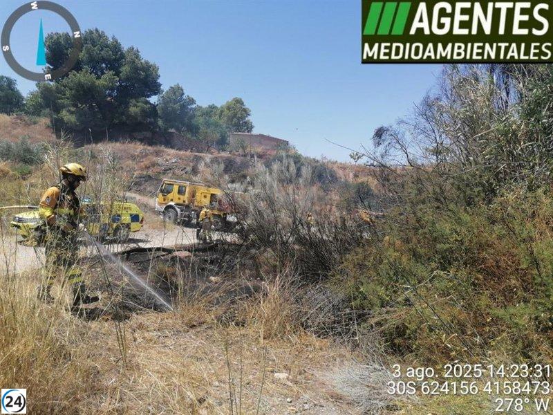 Incendio forestal consume cerca de 1.000 m2 de vegetación en la Rambla de la Carrasquilla, Lorca.
