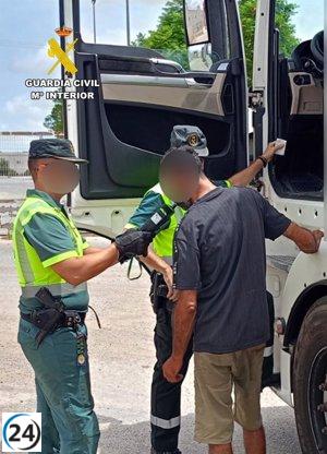 Conductor profesional detenido por exceder seis veces el límite legal de alcohol.