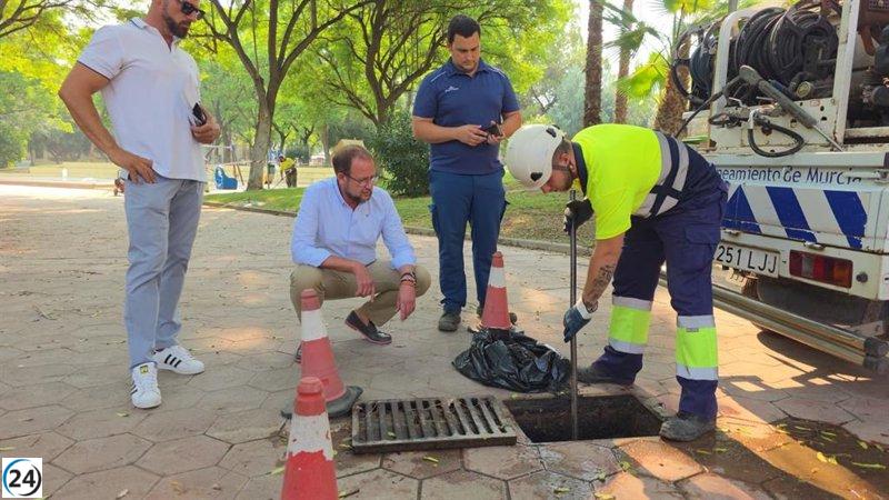 Murcia refuerza sus jardines y limpia más de 41.000 imbornales ante inminentes lluvias.