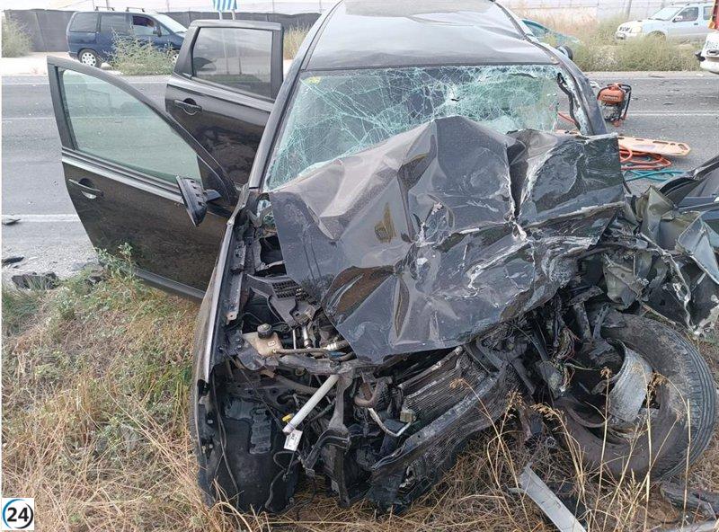 Fallece un hombre de 57 años en choque entre coche y camión en Torre Pacheco.