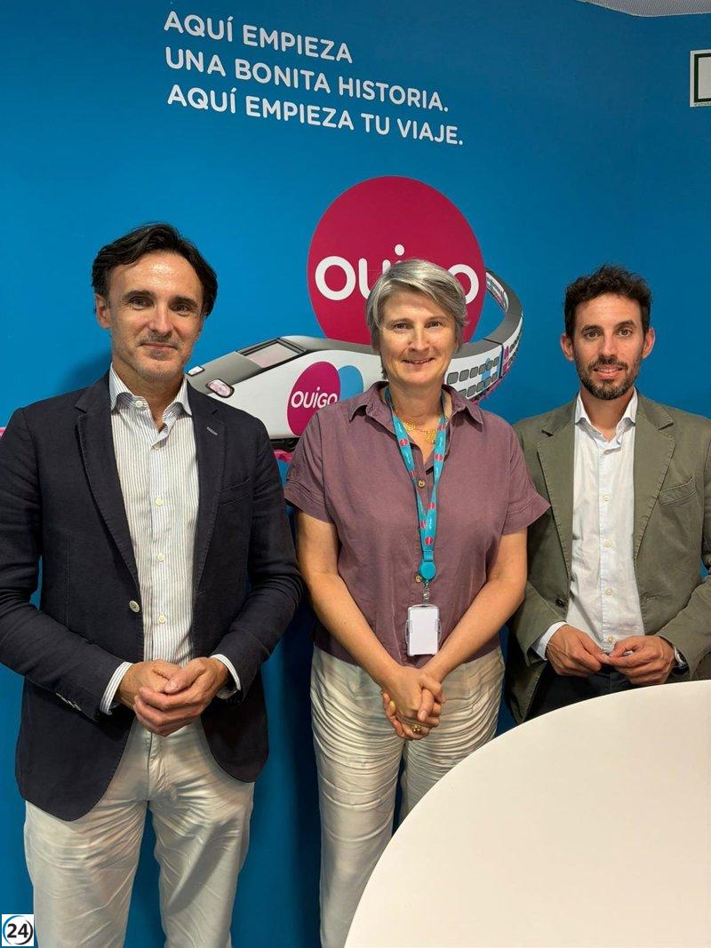 Fomento resalta la exitosa recepción de los trenes de alta velocidad Ouigo entre Murcia y Madrid.