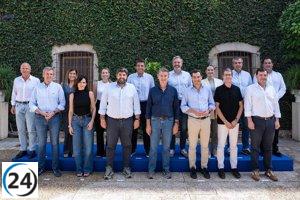 Feijóo cierra la cumbre del PP en Murcia junto a López Miras y Ballesta.