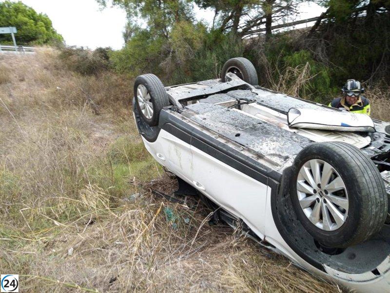 Mujer de 26 años hospitalizada tras caer de un terraplén en la AP-7 en San Javier.