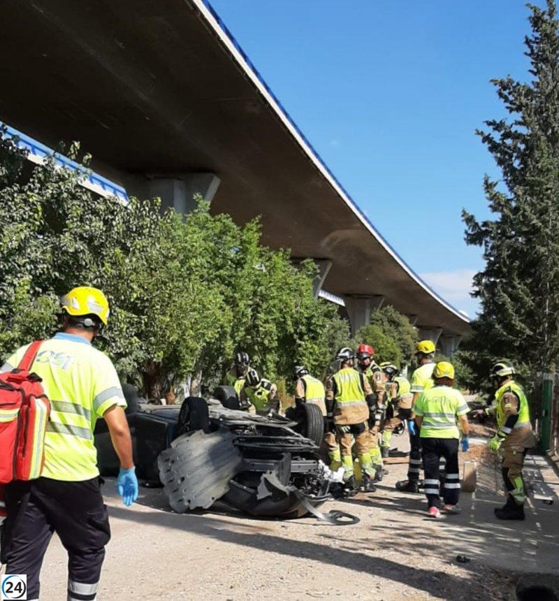 Mujer de 56 años muere tras caer su coche de un viaducto en la A-7 en Murcia.