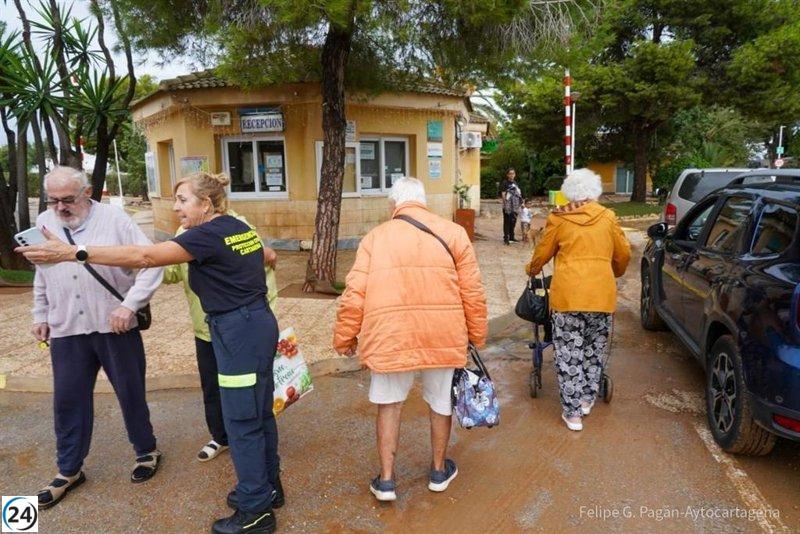 Regresan a sus hogares los evacuados de Villas Caravaning en Cartagena tras la alerta roja por lluvias.