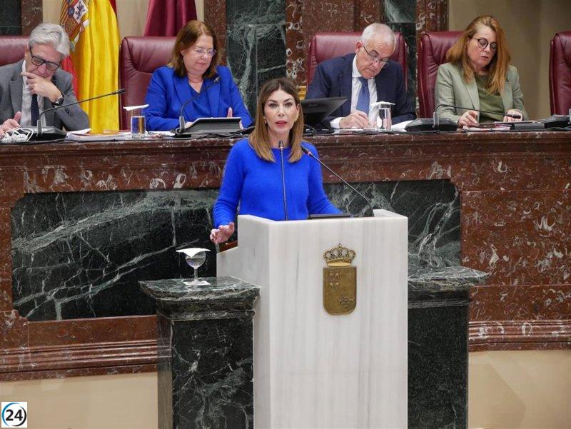 El PP critica al PSOE por instrumentalizar a la mujer en la política.