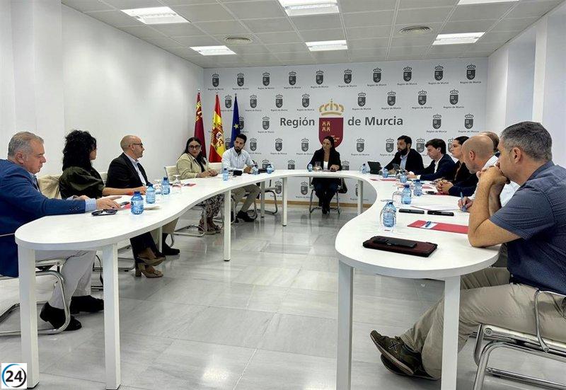 La consejera de Turismo dialoga con el sector sobre el impacto de la dana Alice.