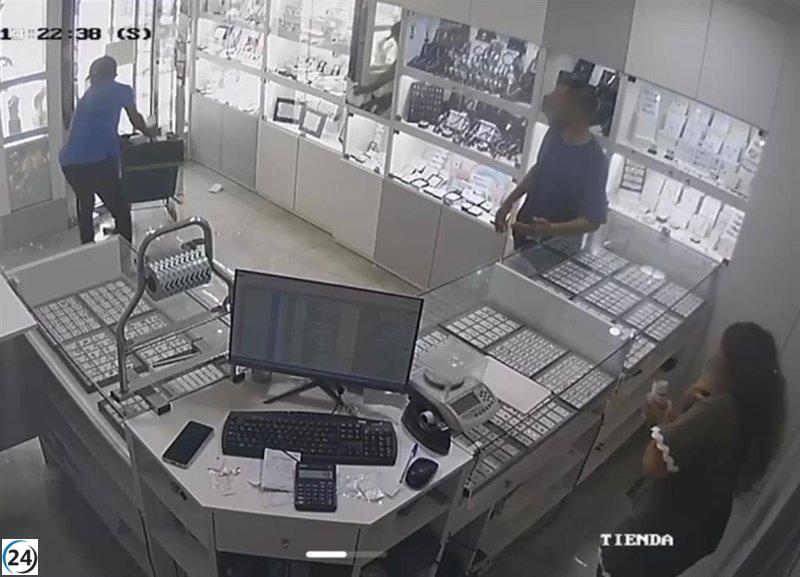 Detenidos dos hombres por robo a mano armada en joyería de Águilas