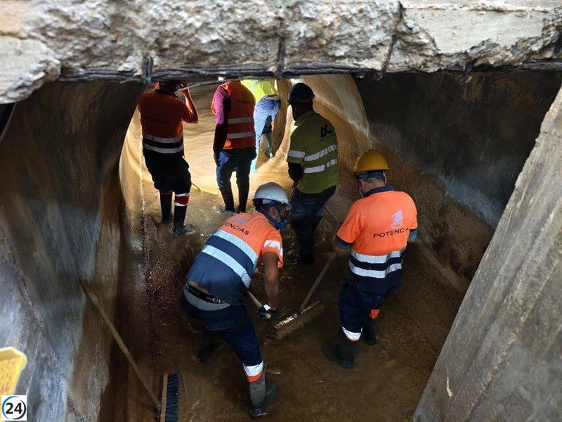 El canal MCT espera su limpieza en el depósito de El Mirador, San Javier, este miércoles.