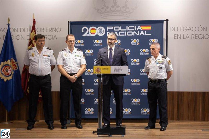 Desarticulan red de narcotráfico en España y arrestan a 83, revelando primer cultivo de opio en el país.
