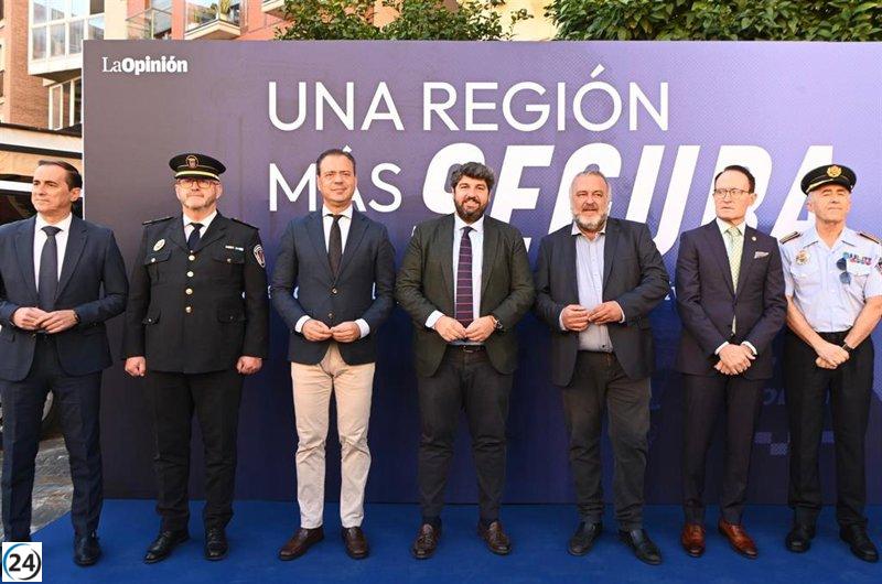 López Miras destina 5,5 millones adicionales a fortalecer la Policía Local en los municipios.