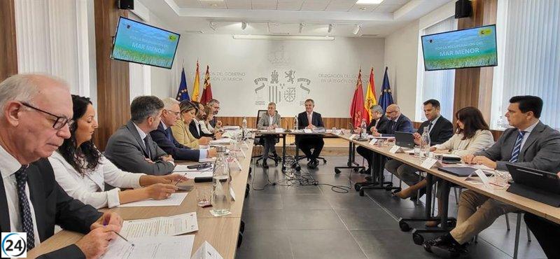 CARM y Ministerio establecen protocolo para afrontar emergencias en el Mar Menor.