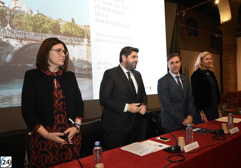 López Miras defiende la legitimidad de la Justicia ante ataques a sus representantes.