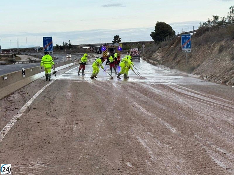 Cuatro carreteras regionales bloqueadas por inundaciones.