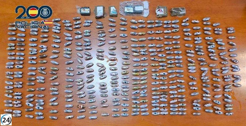 Detienen a un intruso con 5 kilos de hachís en la casa del dueño, quien estaba con su madre en el hospital.