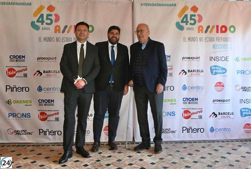 López Miras celebra el legado de 45 años de Assido en apoyo a personas con discapacidad intelectual.