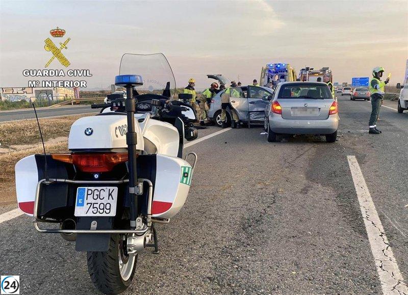 Conductora provoca dos accidentes y huye sin carné.