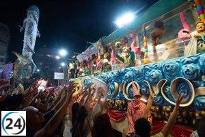El Entierro de la Sardina reparte millones de regalos por Murcia como cierre de las Fiestas de Primavera.