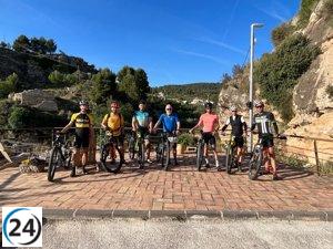 Agentes de viajes internacionales exploran la Región en bicicleta para conocer turismo en bicicleta.