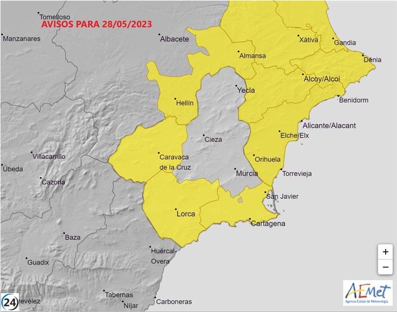Delegada del Gobierno insta a tomar precauciones ante alertas amarillas este domingo.