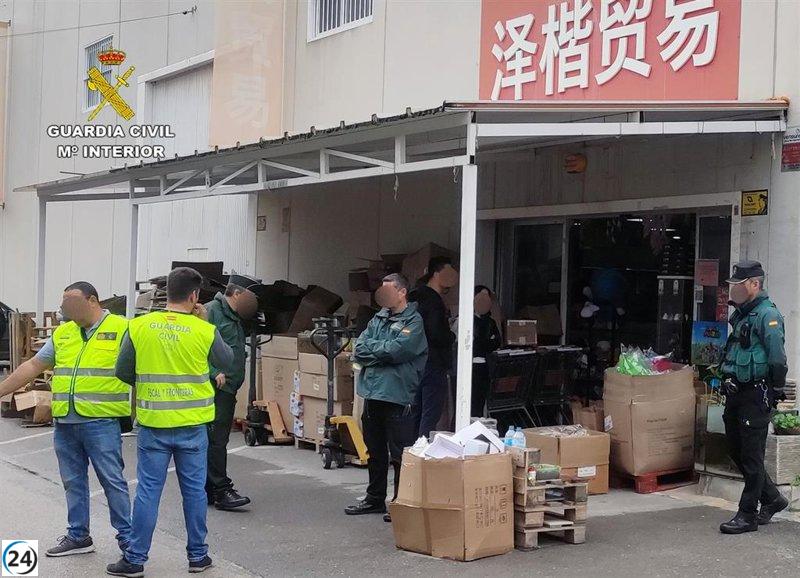 Incautados más de 100.000 productos falsos en una vivienda y una nave industrial de Murcia.