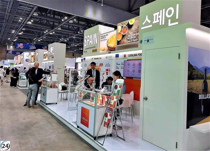 Nueve empresas regionales venden productos en feria alimentaria de Seúl.
