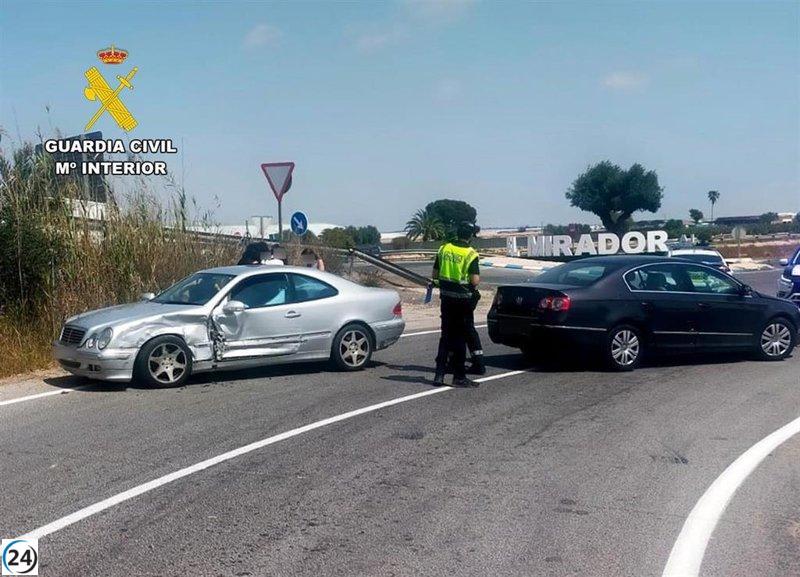 Familia detenida por intentar evadir responsabilidad y estafar al seguro tras un accidente.