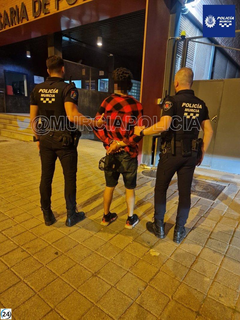 Arrestado por allanamiento de vehículo en el barrio de la Paz en Murcia.