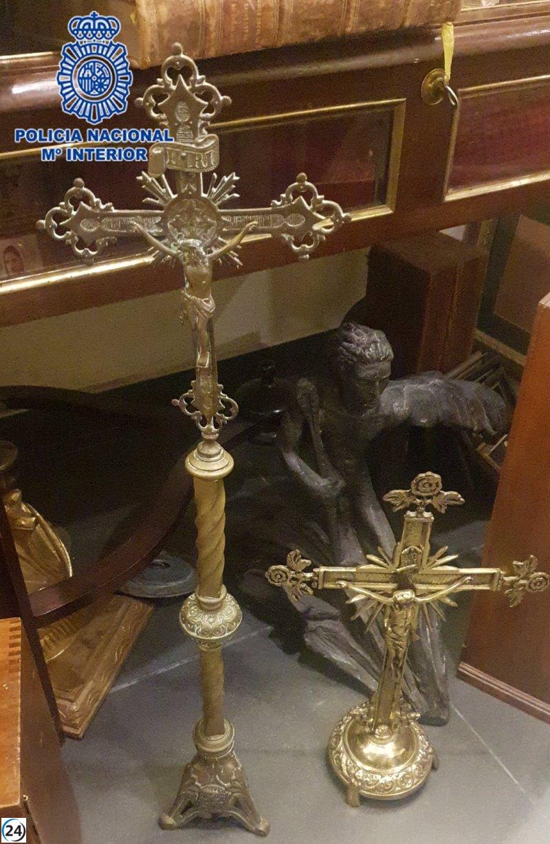 La Policía Nacional recupera valiosos objetos históricos robados en iglesias de Murcia.