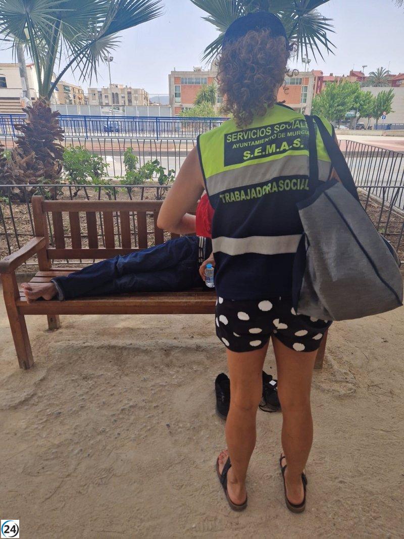 El Ayuntamiento de Murcia ayuda a más de 170 personas vulnerables en la 'Operación Calor'