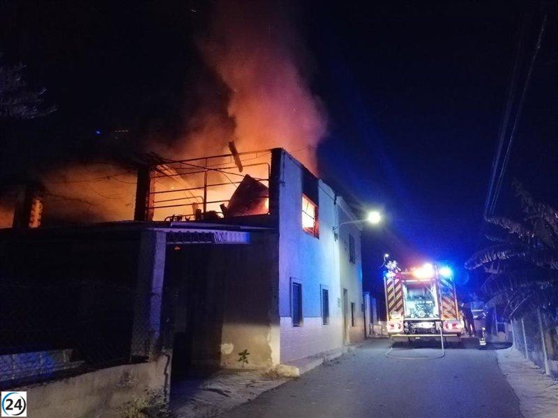 Mujer con crisis de ansiedad asistida tras incendio en Las Torres de Cotillas, Murcia