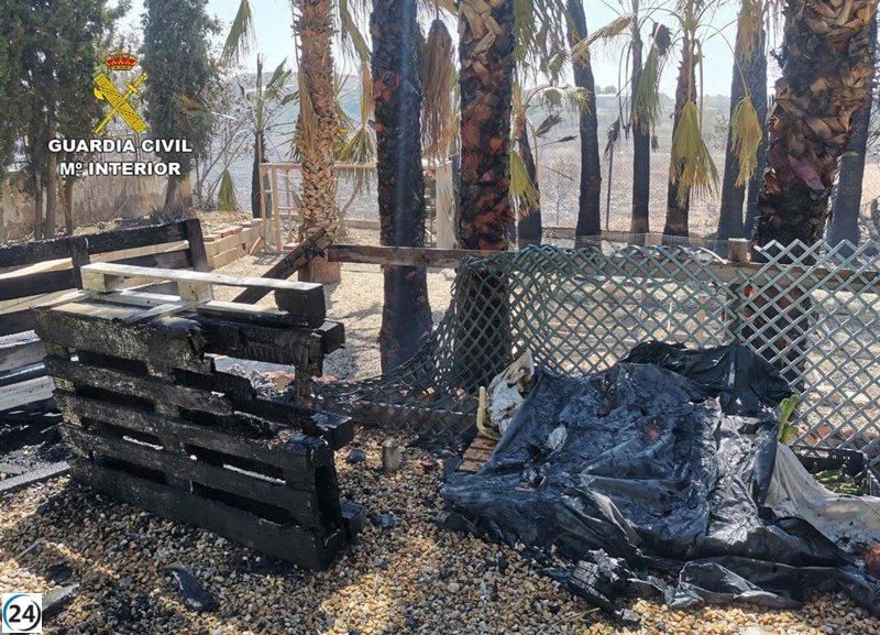 La Guardia Civil salva a personas y perros de un incendio en Murcia