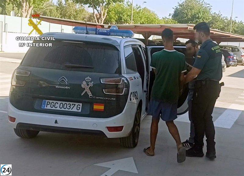 La Guardia Civil captura en Torre Pacheco (Murcia) a un delincuente buscado por robos en vehículos.