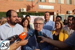 Vélez critica a López Miras por priorizar su cargo sobre la educación.