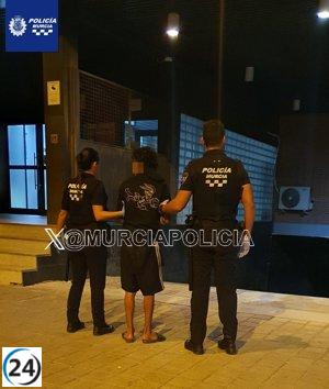 Vándalo capturado tras dañar dos autos en la avenida de Murcia.