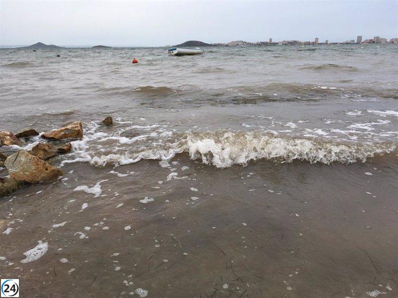 El Mar Menor, inundado de contaminantes químicos: 3.580 toneladas de nitratos y 19,7 de fosfatos en 2022, revela informe de Miteco