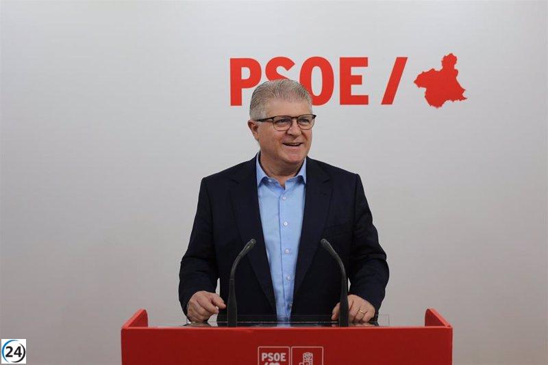 El PSOE carga contra López Miras por su silencio ante el caos en el inicio del curso escolar después de 15 días.