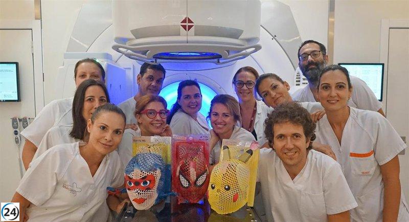 Hospital La Arrixaca crea programa de humanización para mejorar la experiencia de niños en radioterapia por cáncer.