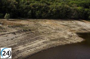 La reserva de agua en embalses españoles baja al 35,9% debido a la falta de lluvias, perdiendo 384 hm3 esta semana.
